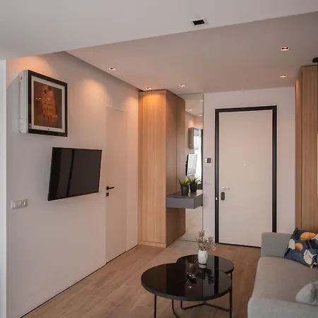 The No 10 Apartment *